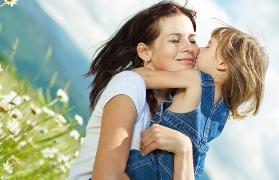Мамины поцелуи и объятия как витамины для психического и физического здоровья ребенка