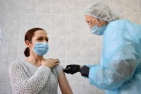 Медицинские работники призывают жителей Свердловской области вакцинироваться против гриппа    