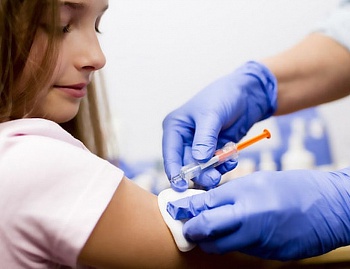 Прививки для школьников: интервью с инфекционистом