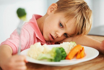 «Не хочет есть кашу – завтрак окончен»:  как побороть отсутствие аппетита у ребенка