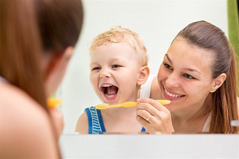 Что должна знать молодая мама о зубах ребенка и уходе за ними